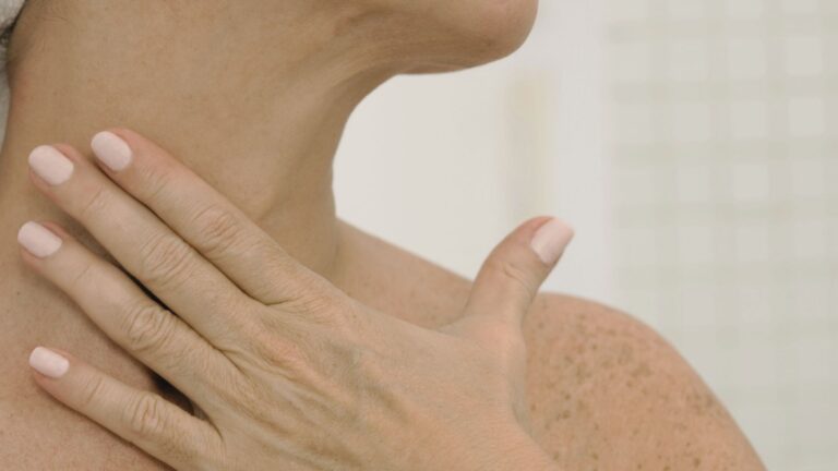 Wypryski na szyi – przyczyny powstawania i sposoby leczenia